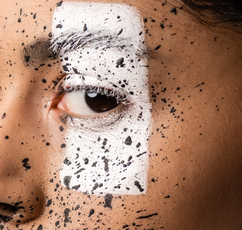 How to Prevent Mascara Stains Under Your Eyes: 6 Tips